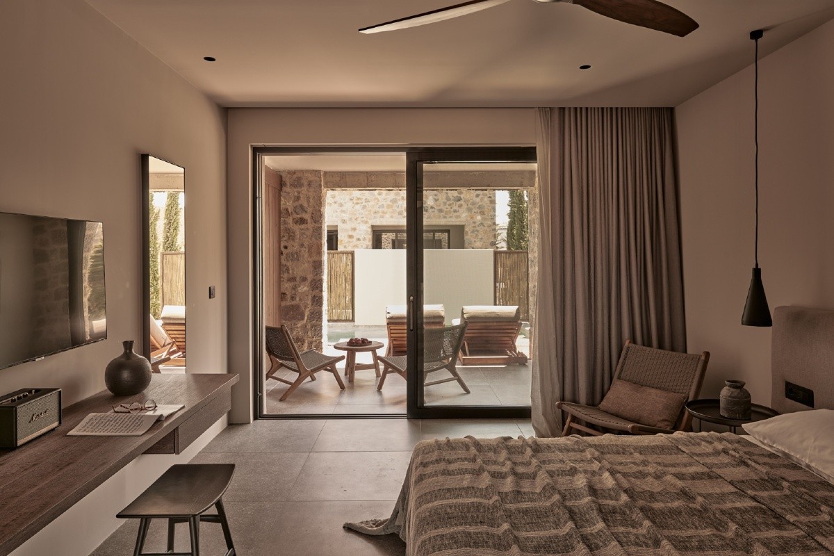 Theros All Suite
