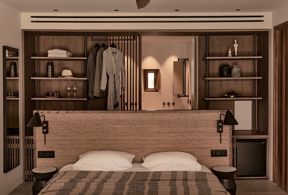 Theros All Suite