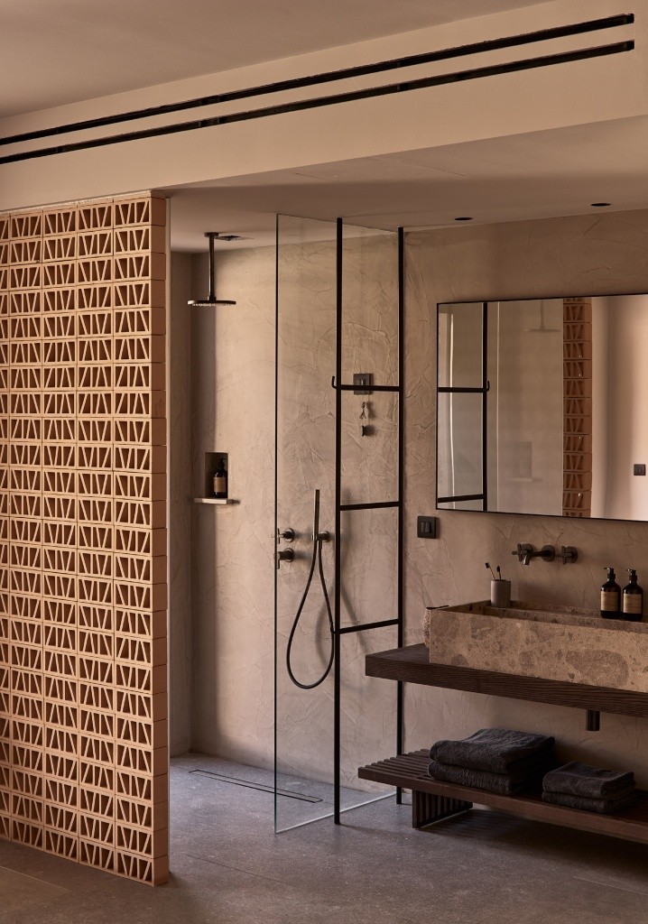 Theros All Suite