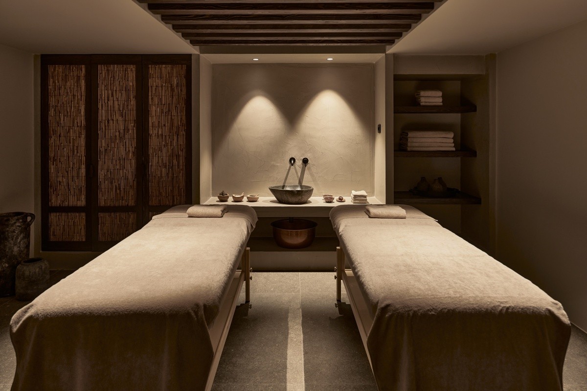 Theros All Suite