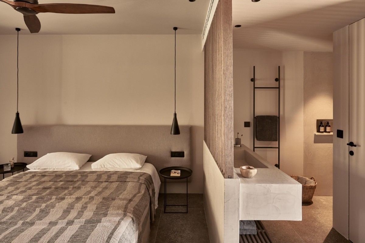 Theros All Suite