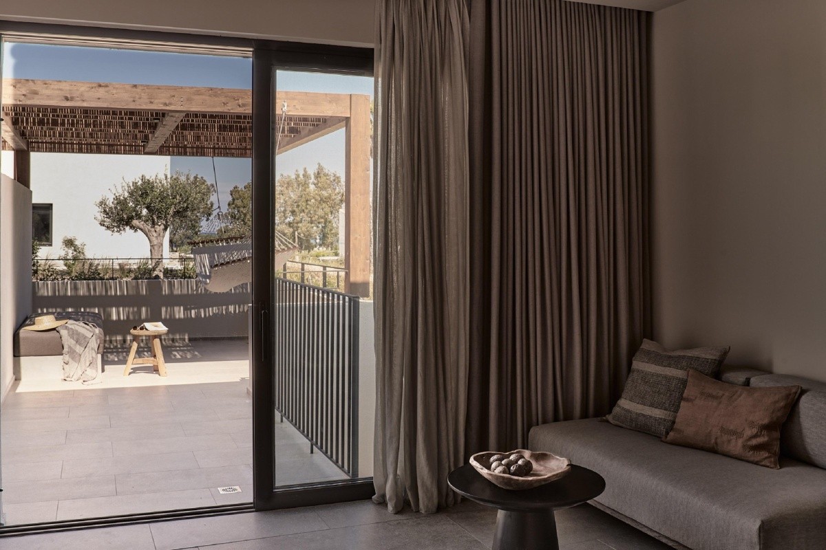 Theros All Suite