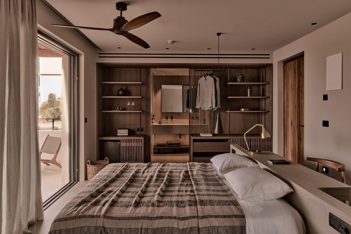 Theros All Suite