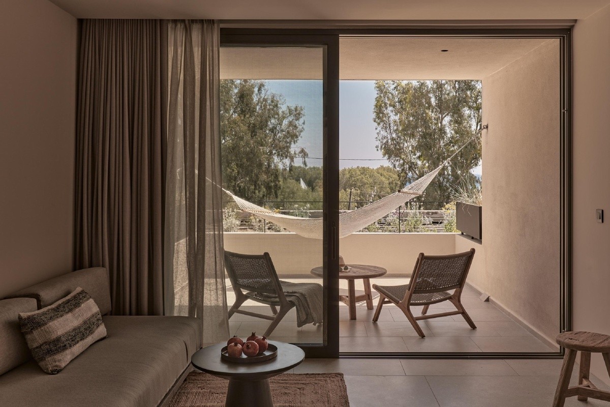 Theros All Suite