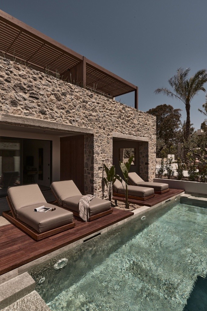 Theros All Suite