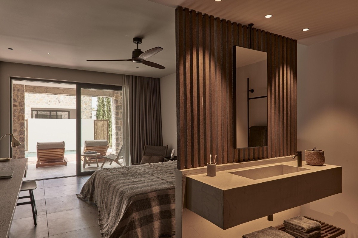 Theros All Suite