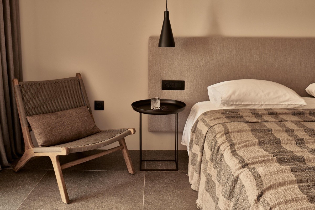 Theros All Suite