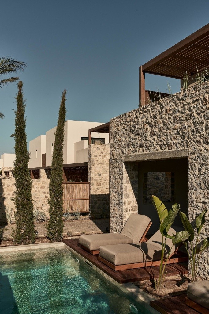 Theros All Suite