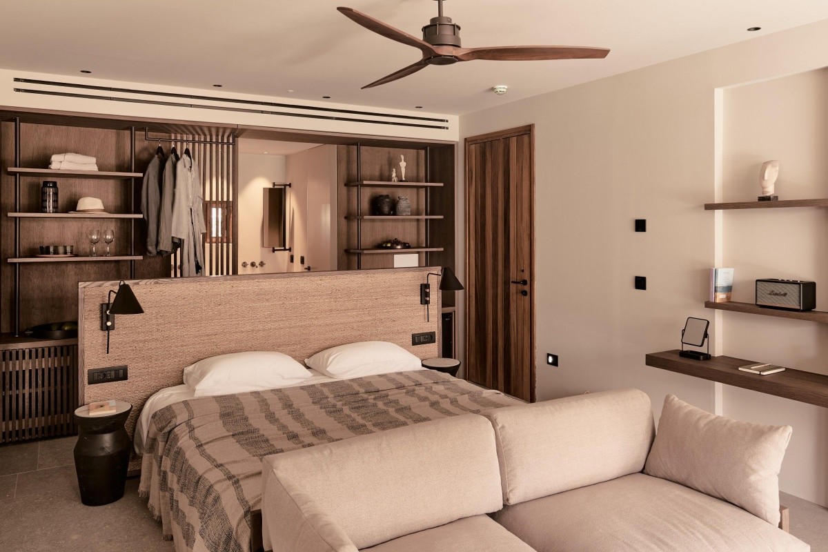 Theros All Suite