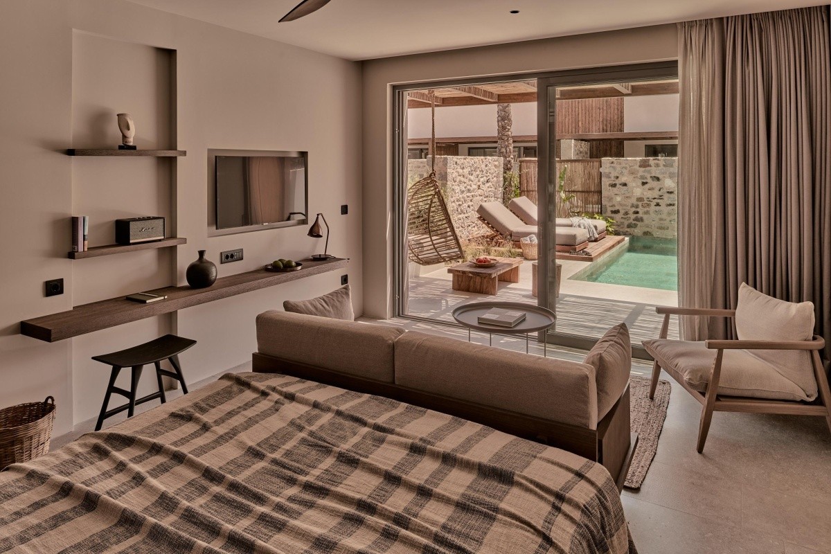 Theros All Suite