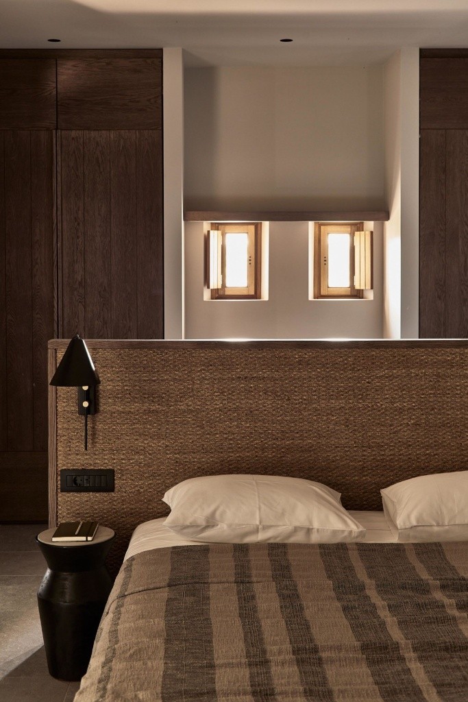 Theros All Suite
