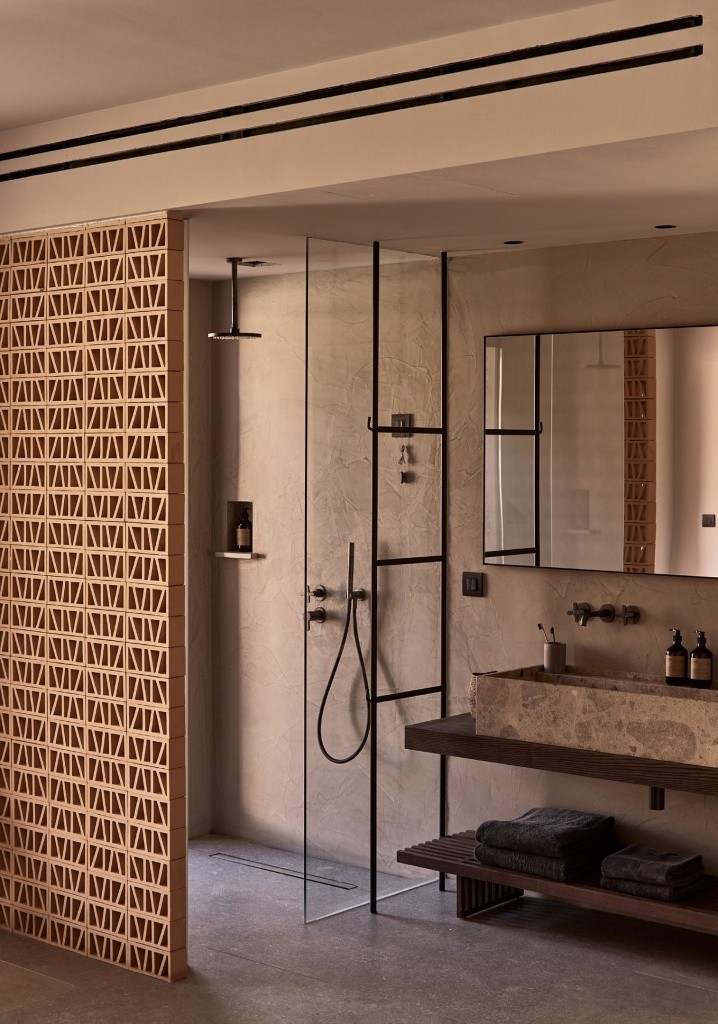Theros All Suite