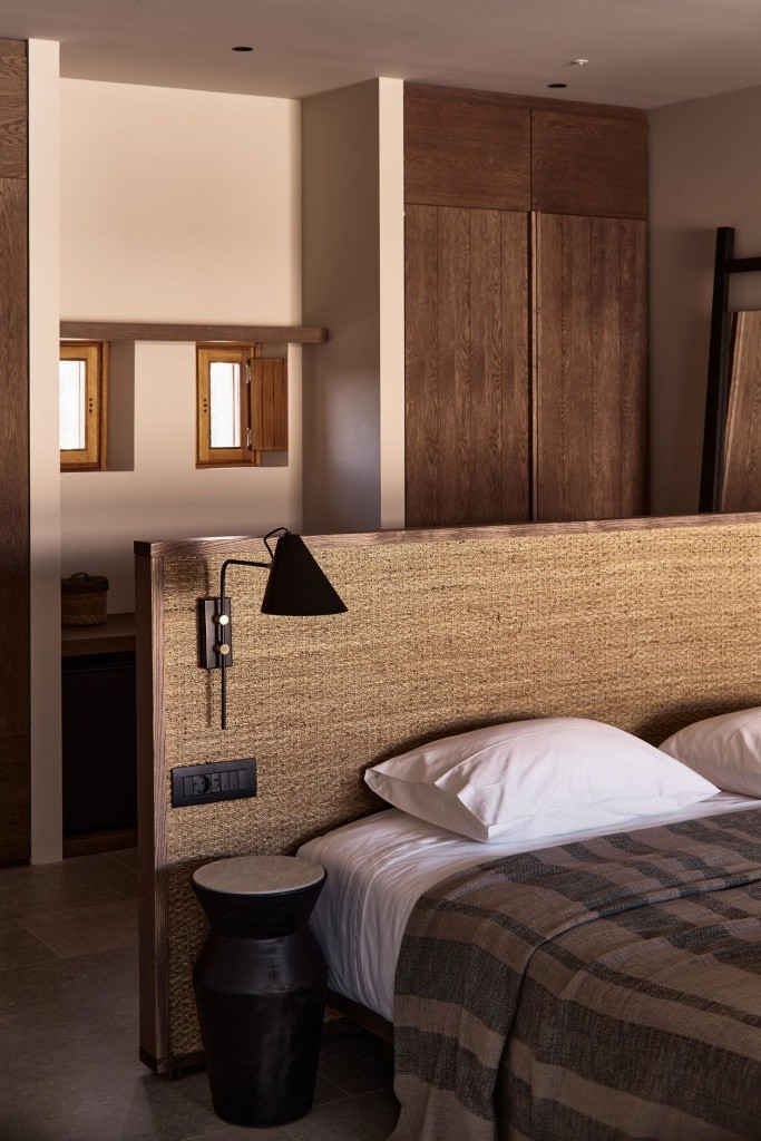 Theros All Suite