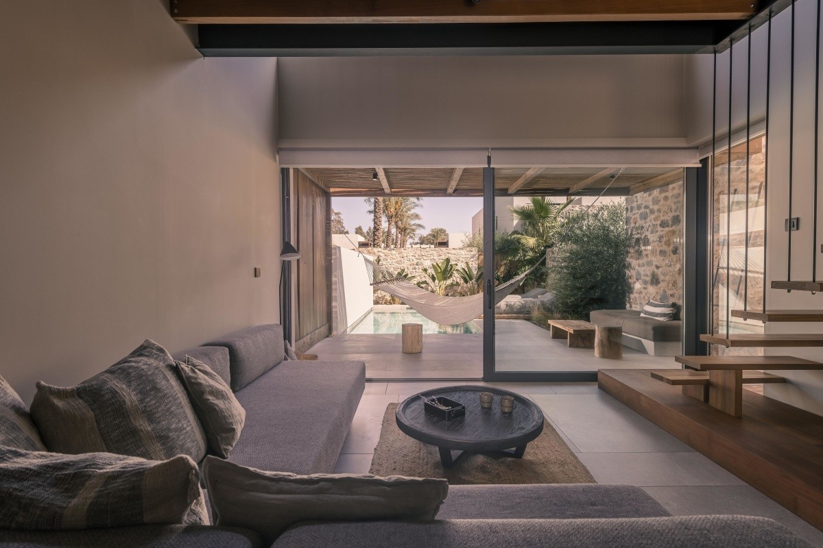 Theros All Suite