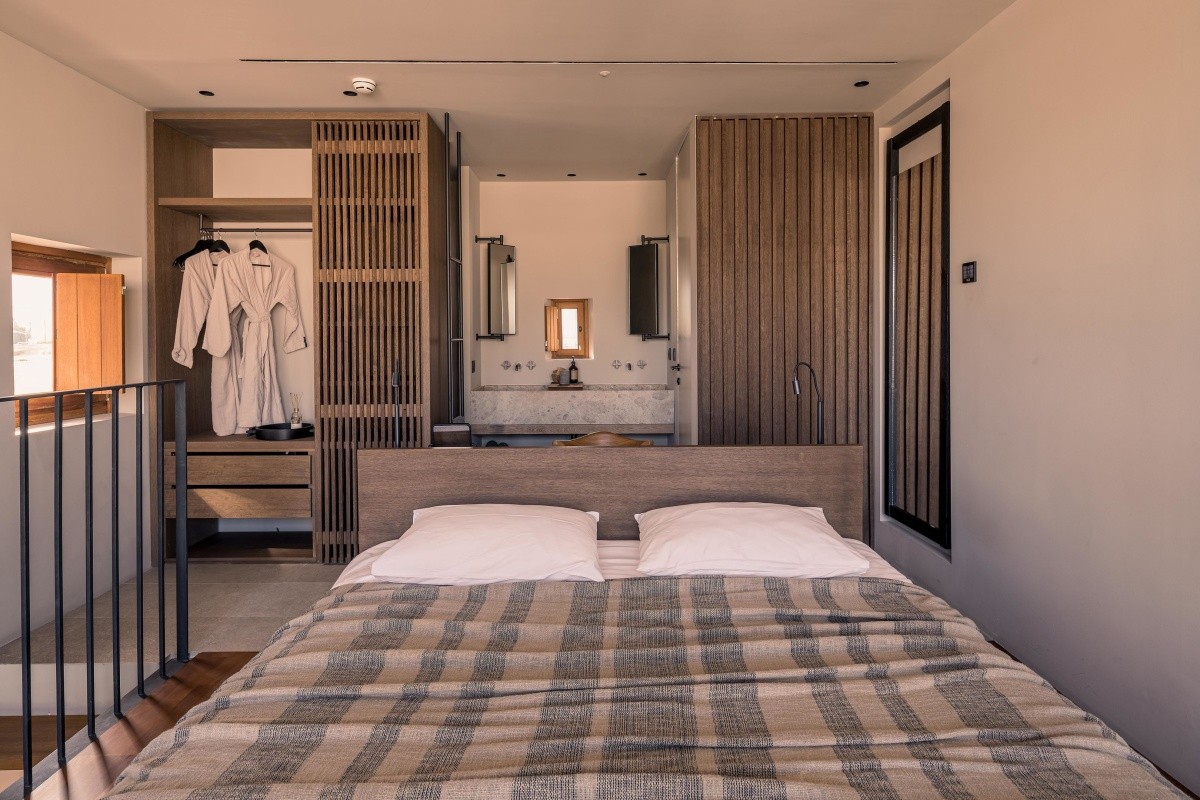 Theros All Suite