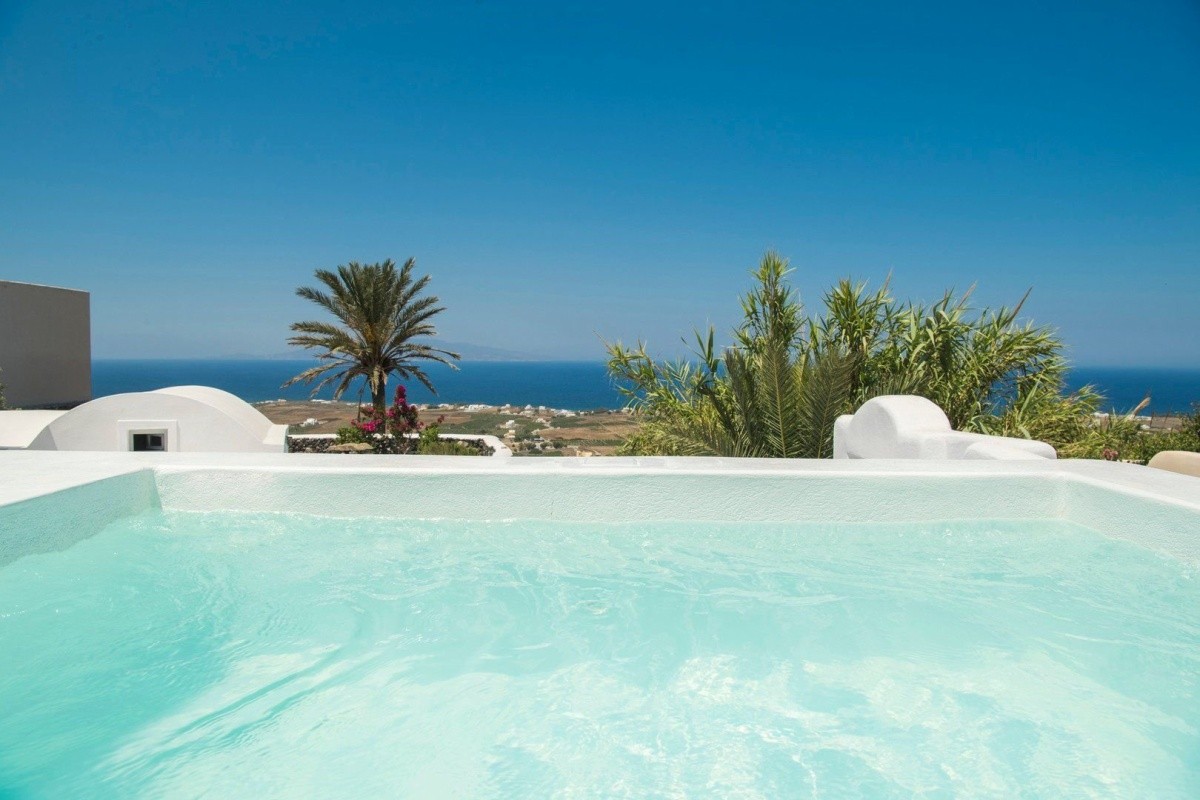 Aqua Serenity Santorini Luxury Suites (Oia)