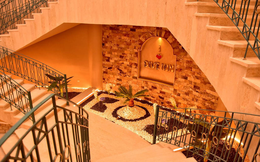 Dive Inn