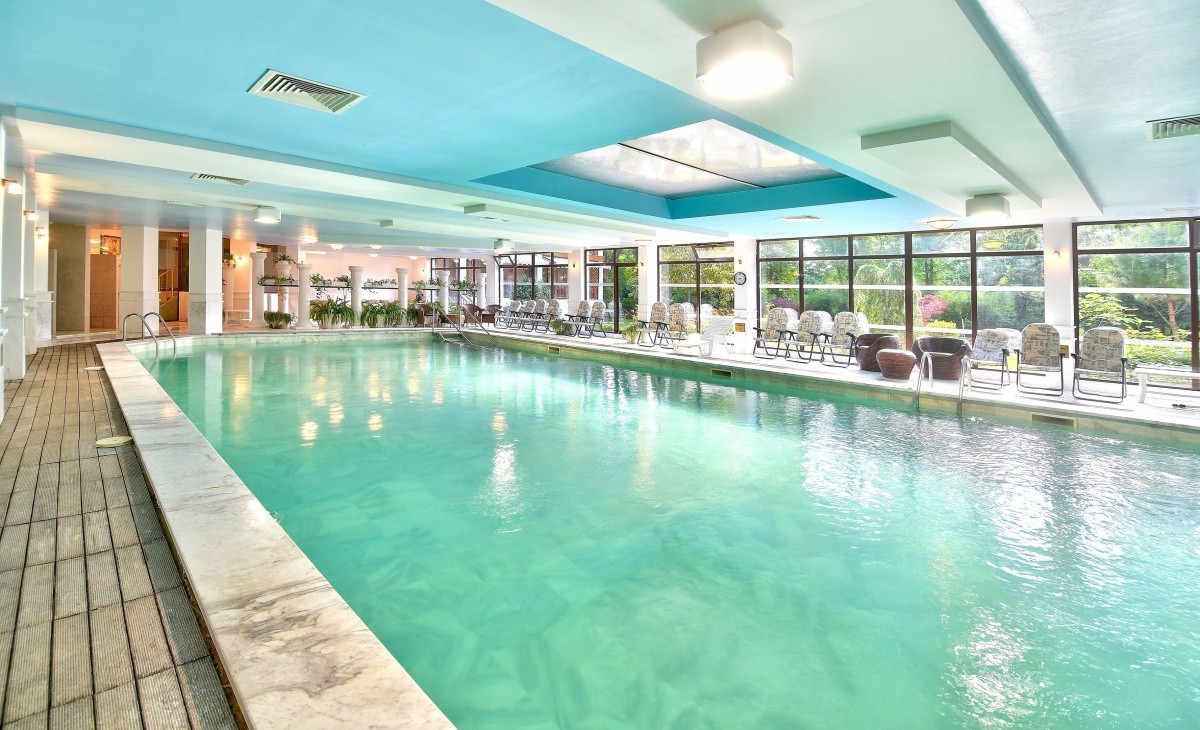 Estreya Palace & Residence