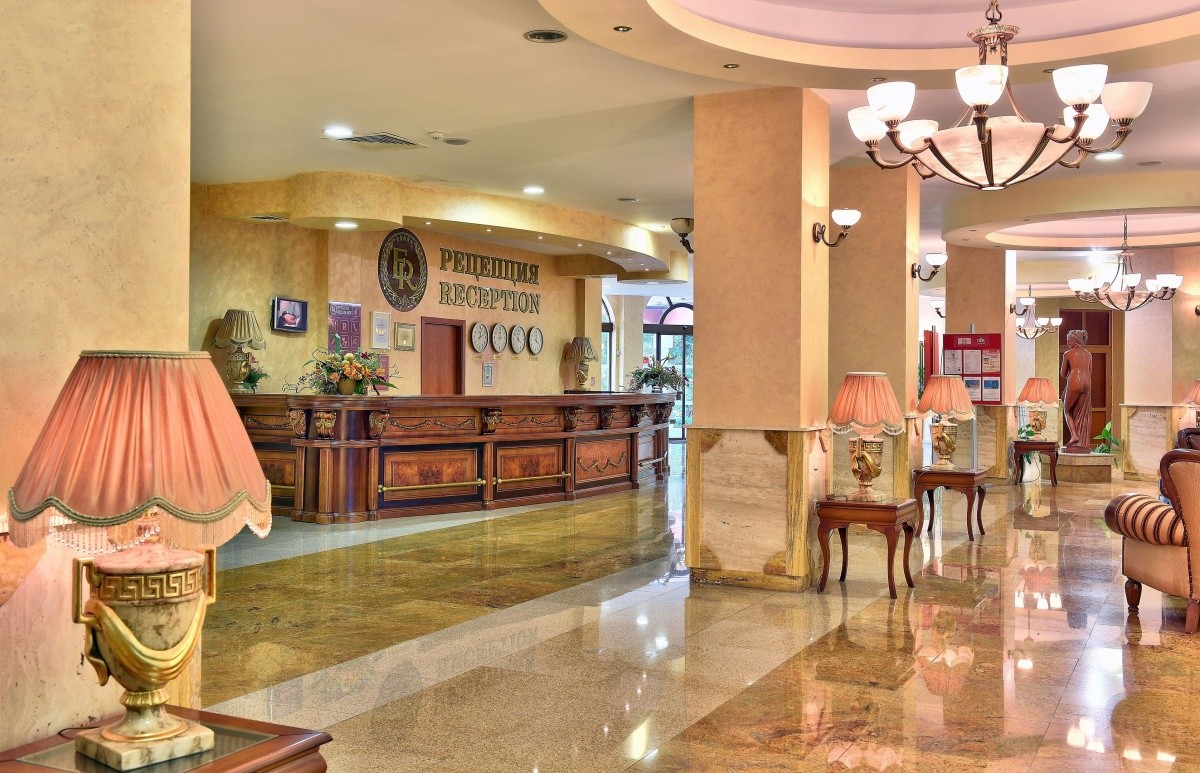 Estreya Palace & Residence