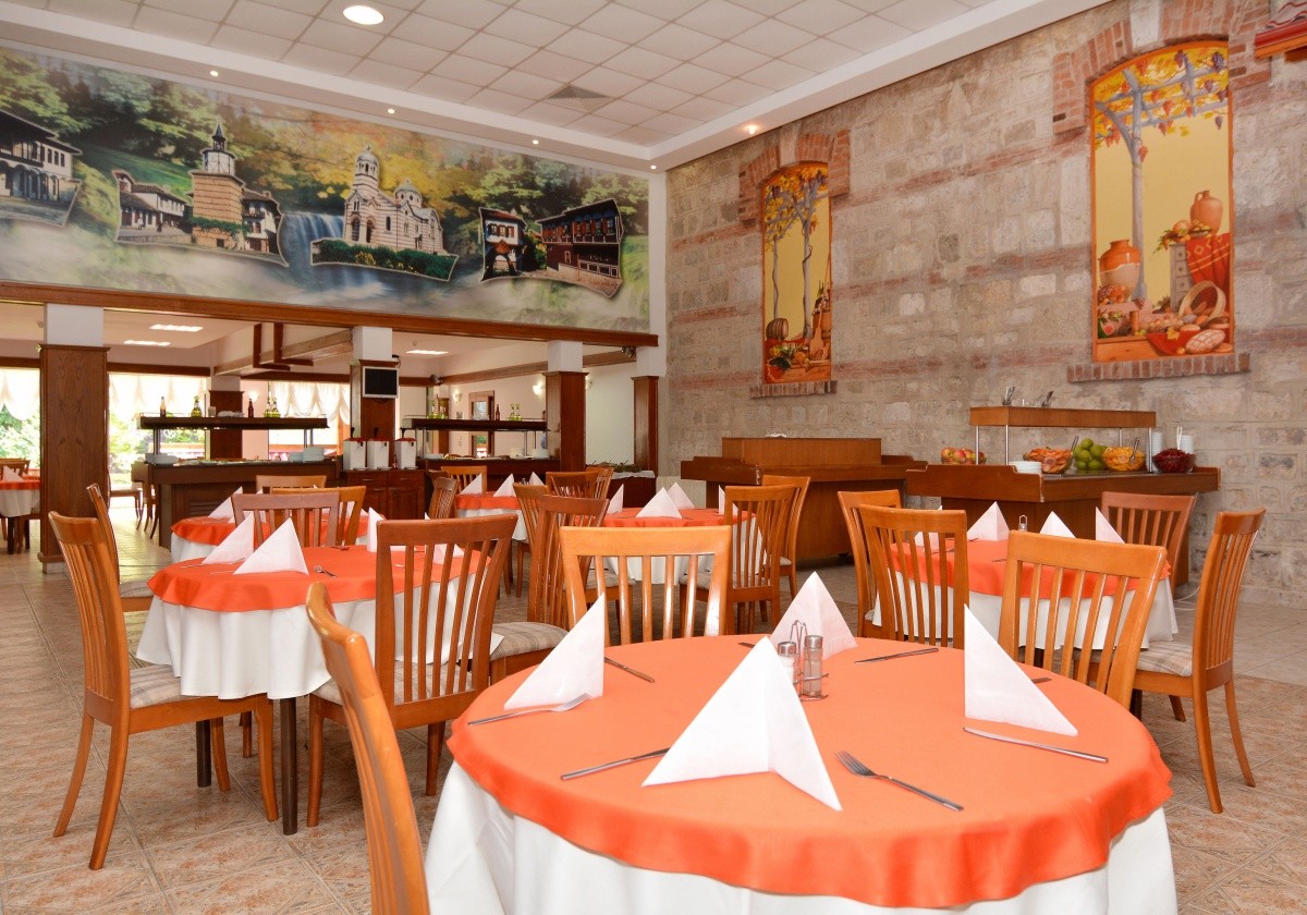 Estreya Palace & Residence