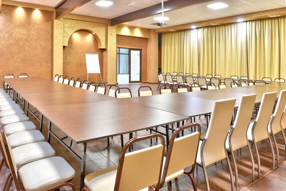 Estreya Palace & Residence