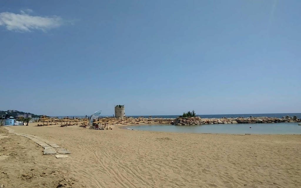 Estreya Palace & Residence