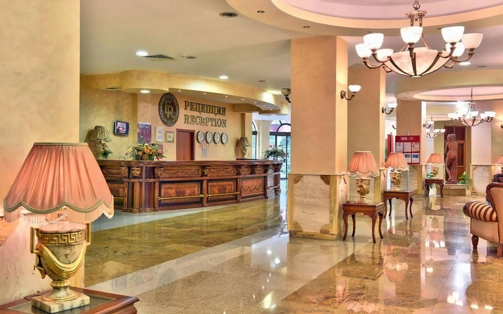 Estreya Palace & Residence