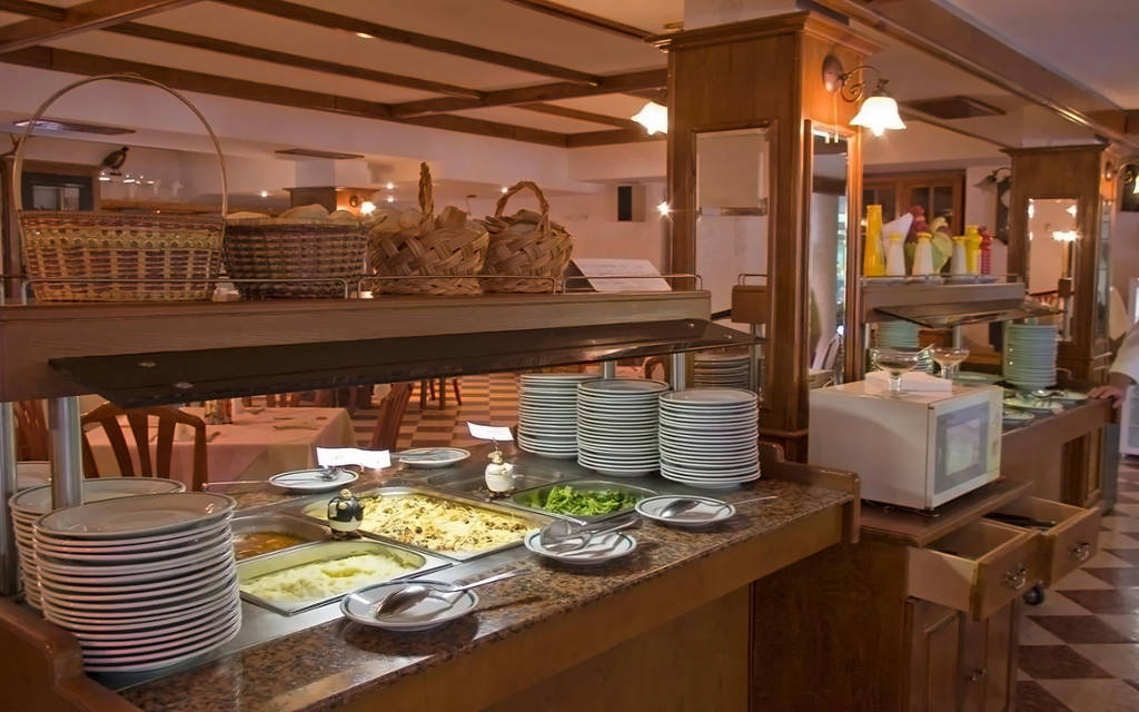 Estreya Palace & Residence