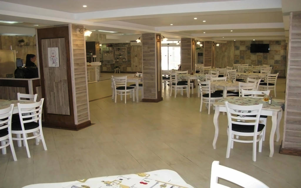 Estreya Palace & Residence