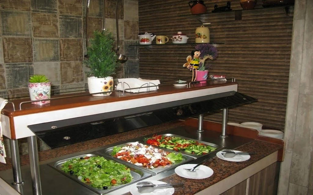 Estreya Palace & Residence