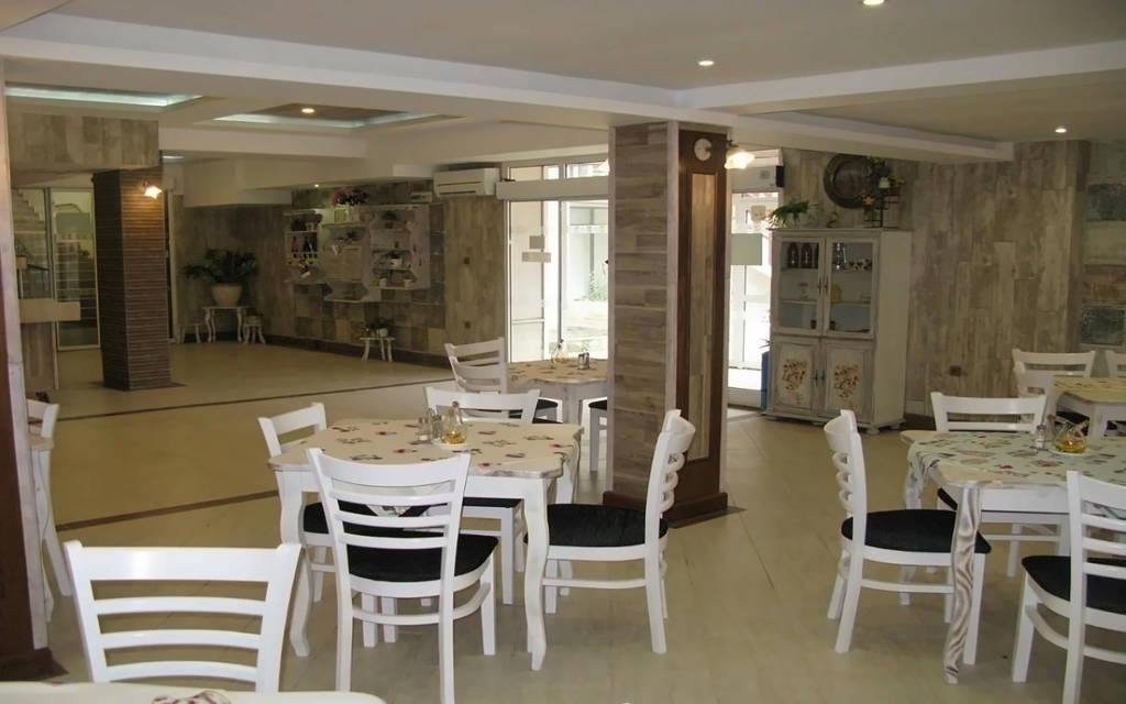 Estreya Palace & Residence