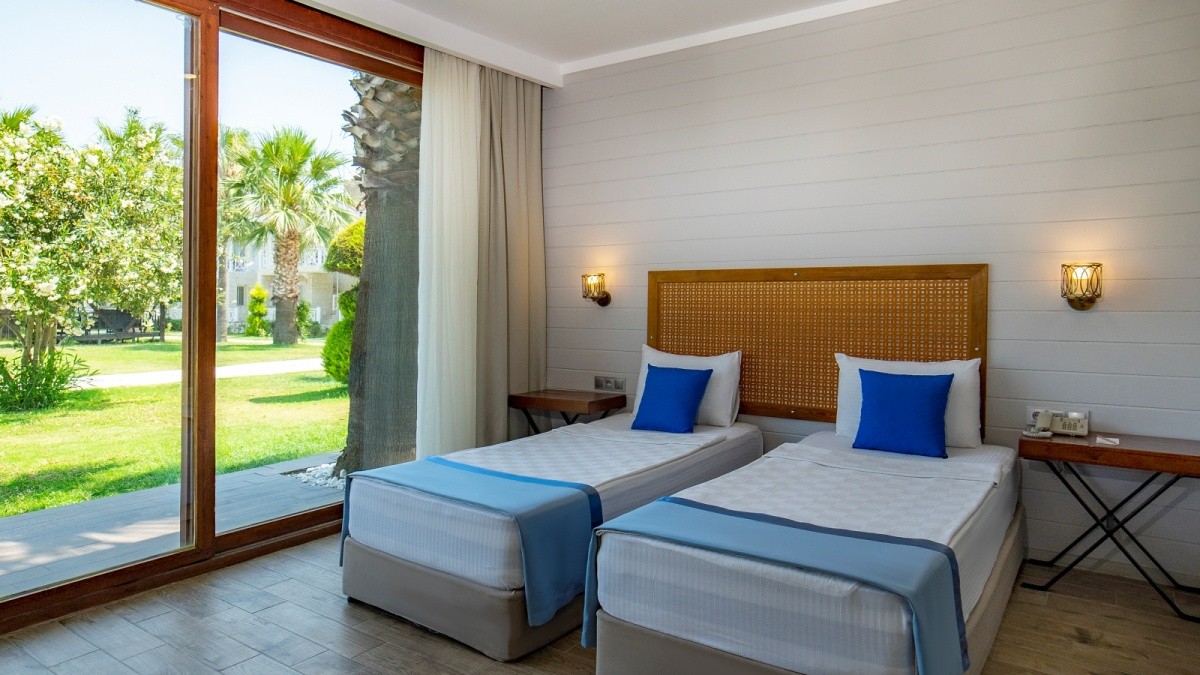 Risus Aqua Beach