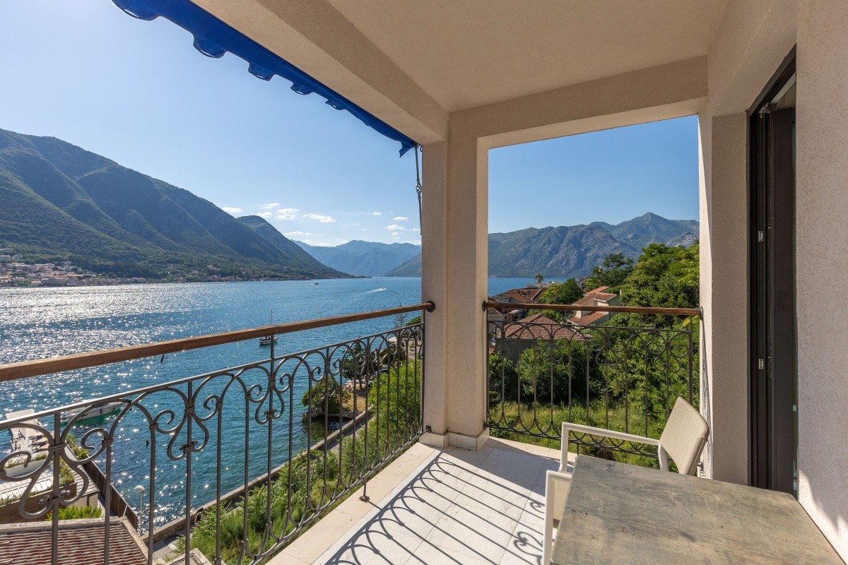 Huma Kotor Bay