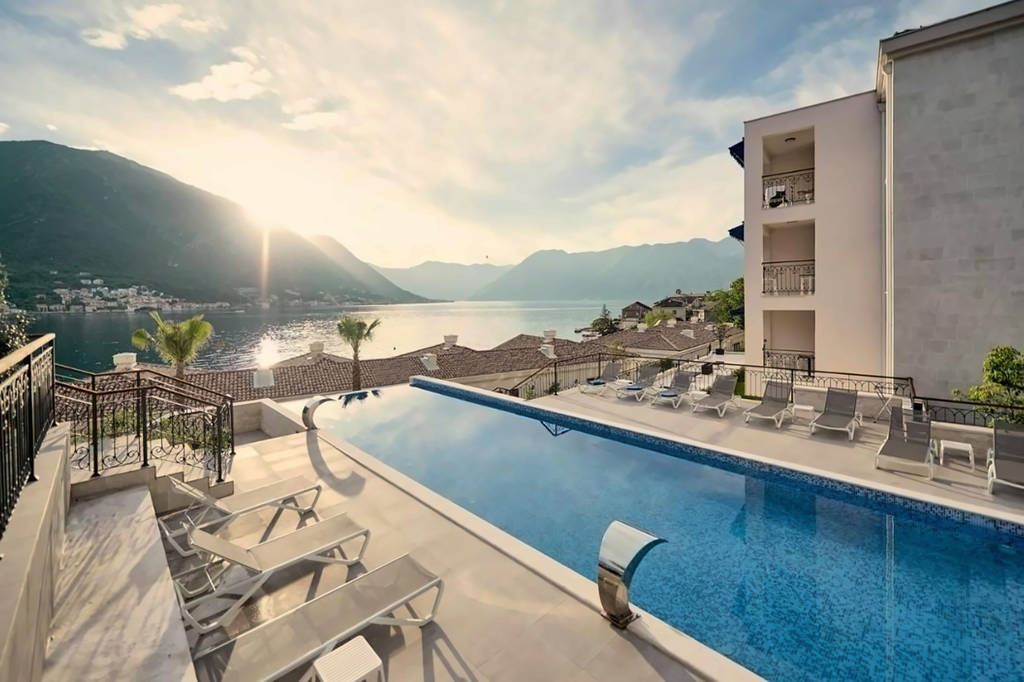 Huma Kotor Bay