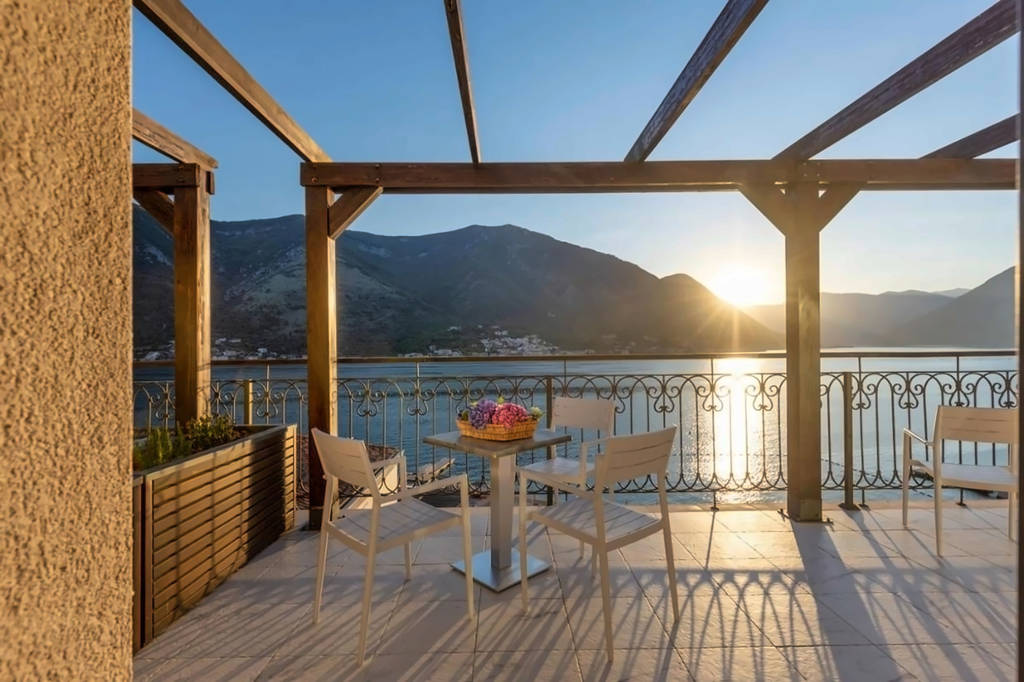 Huma Kotor Bay