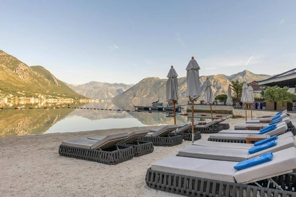 Huma Kotor Bay