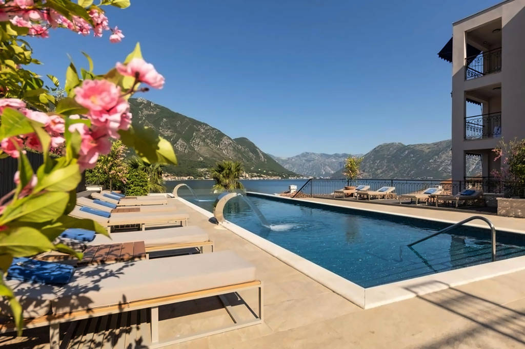 Huma Kotor Bay