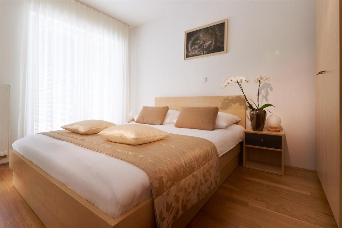 Postojna Cave Rooms And Apartments Proteus