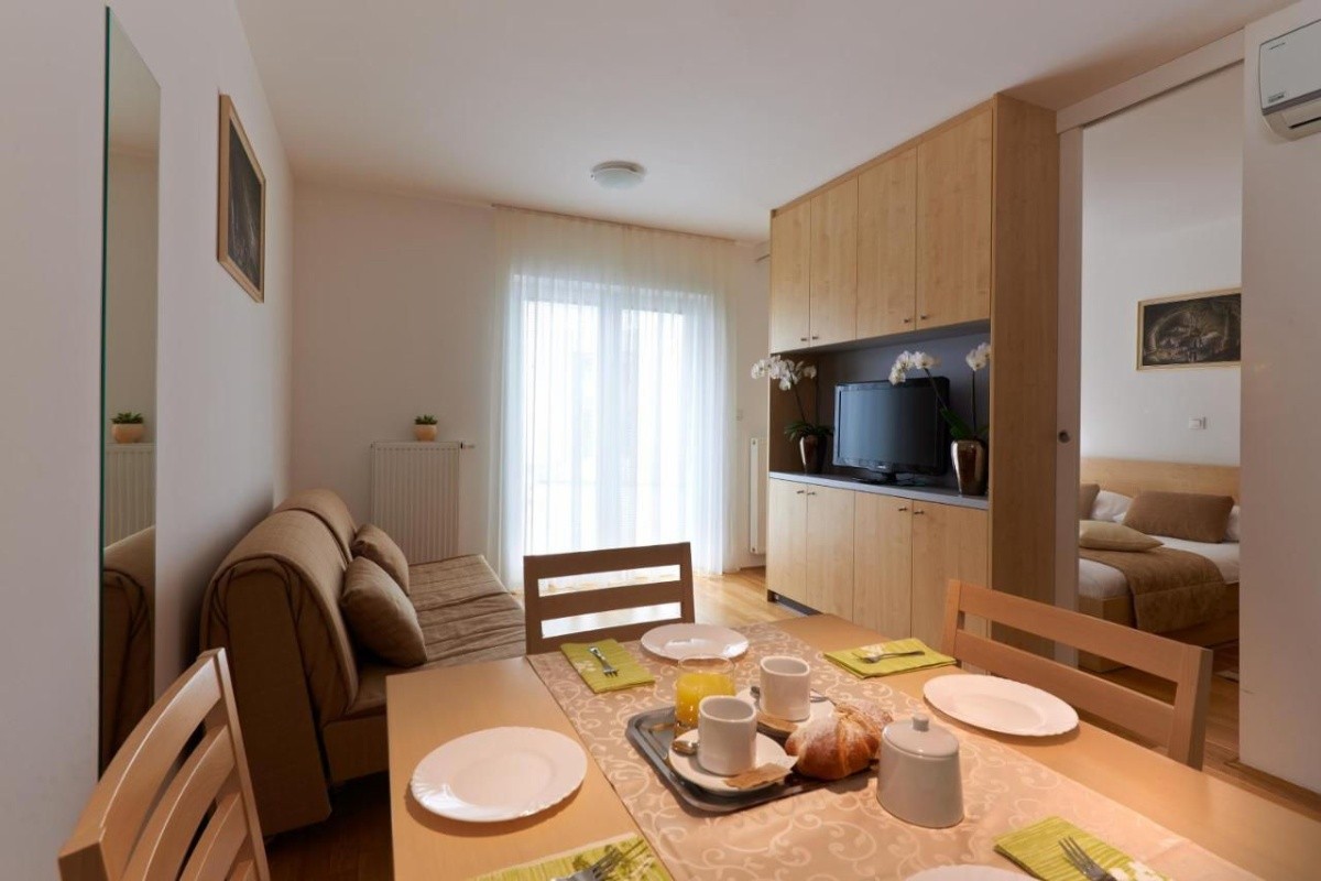 Postojna Cave Rooms And Apartments Proteus