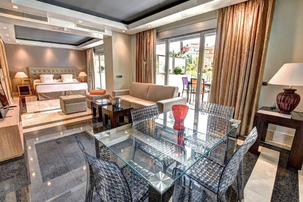 Artplatinum Suites & Apartments
