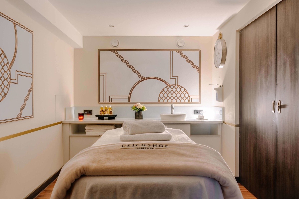 Reichshof Hamburg, Curio Collection By Hilton
