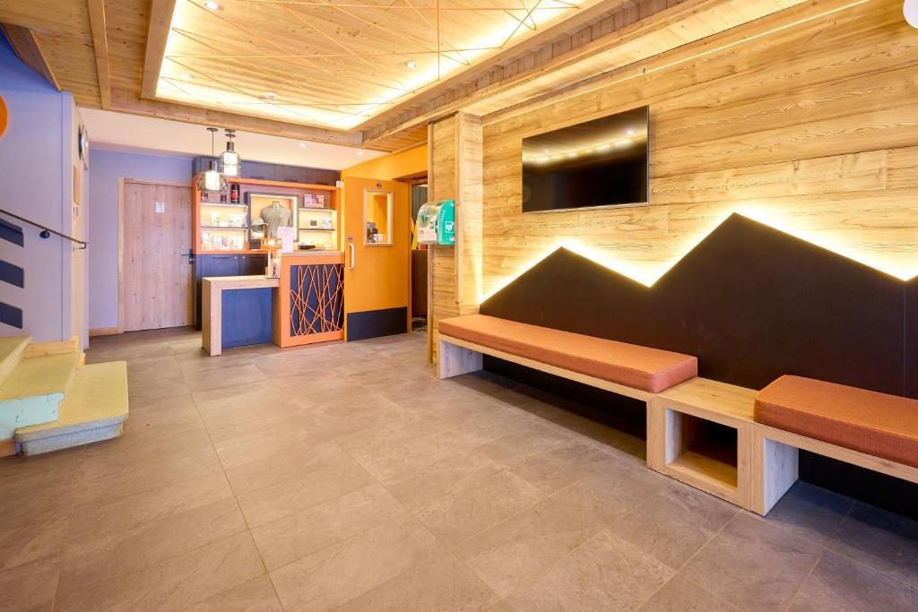 Base Camp Lodge