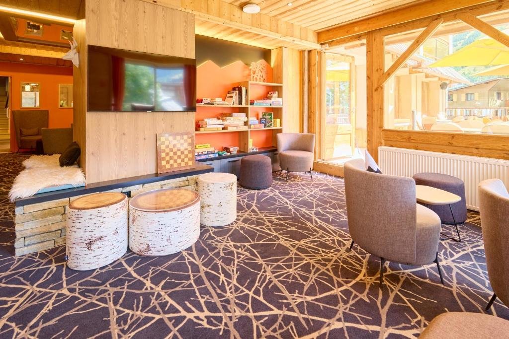 Base Camp Lodge