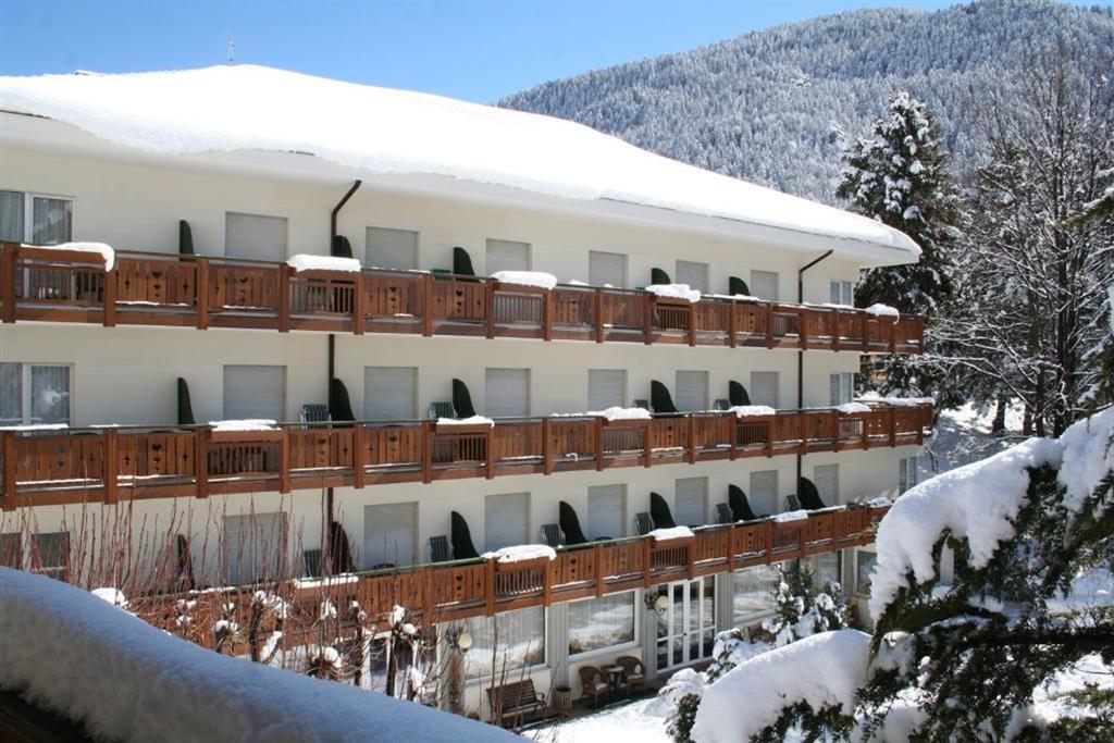 6denní zájezd (denní přejezd) s dopravou, polopenzí a skipasem ceně – hotel Miralago