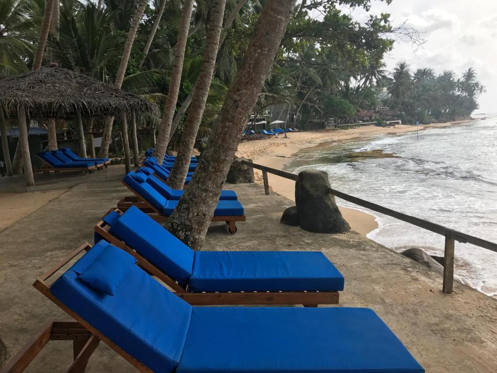 Sri Gemunu Beach Resort