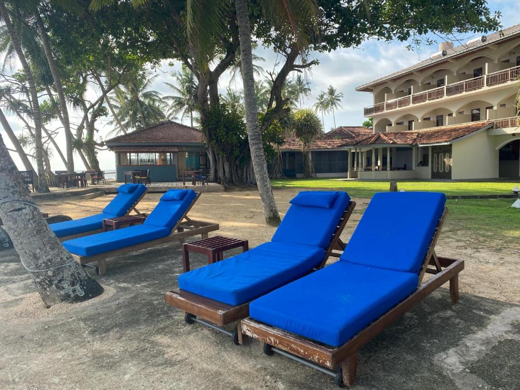 Sri Gemunu Beach Resort