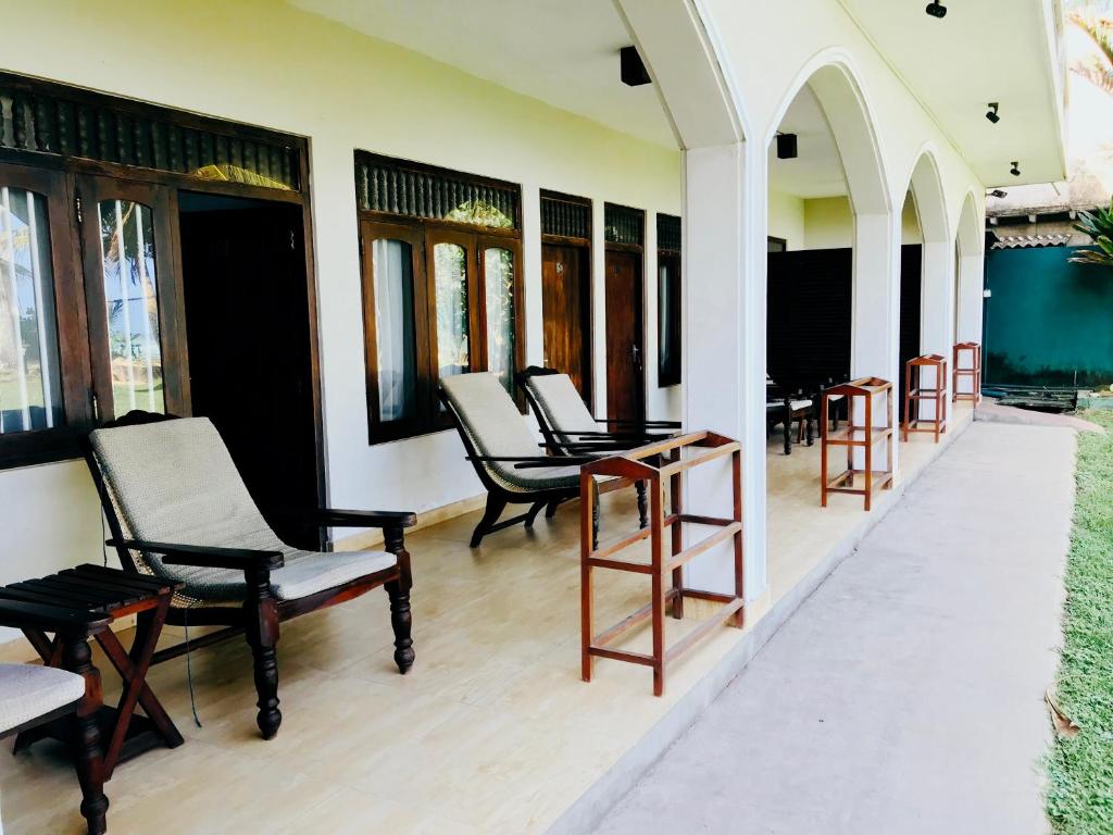 Sri Gemunu Beach Resort