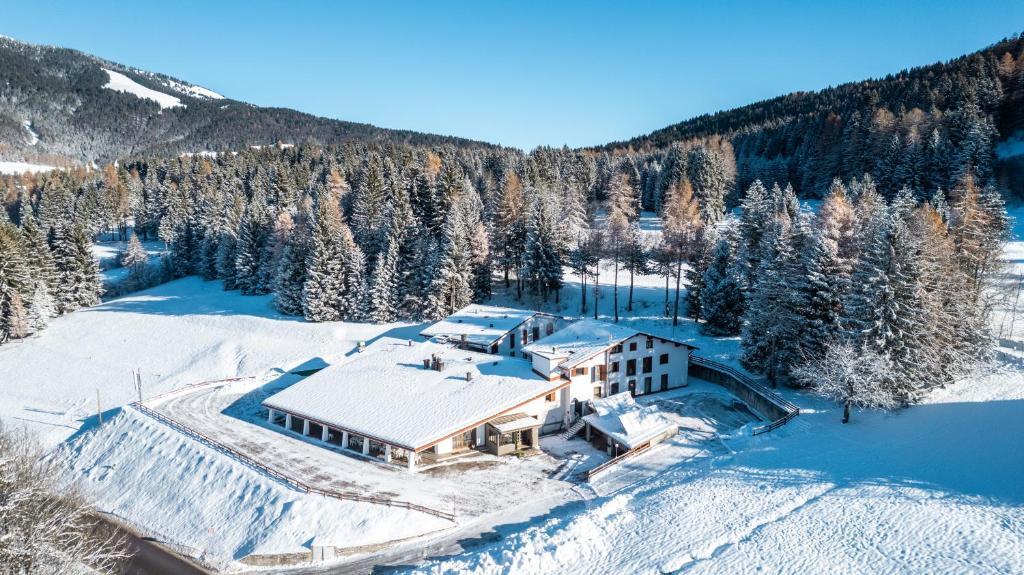 6denní zájezd (denní přejezd) s dopravou, polopenzí a skipasem v ceně – hotel Casa Alpina