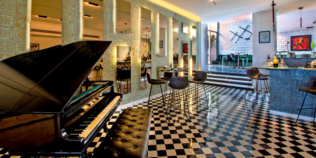 Riviera Hotel