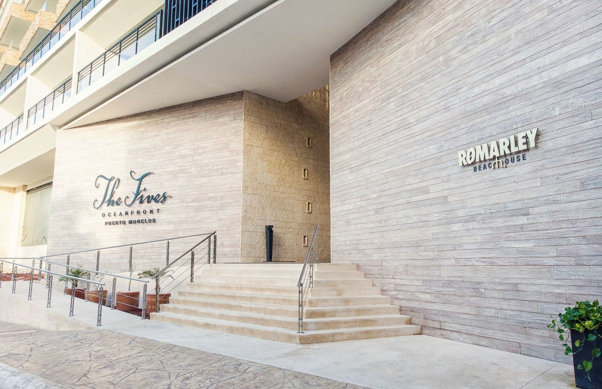 Residences At The Fives Oceanfront (Puerto Morelos)